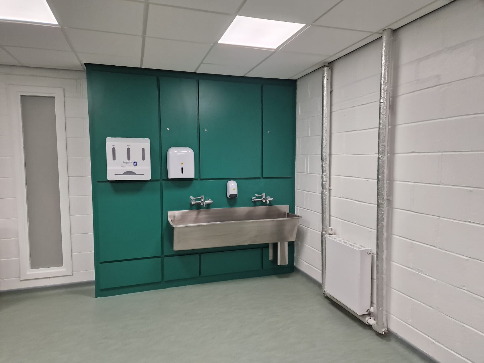 Medical Training Room with beds and scrub-up Troughs